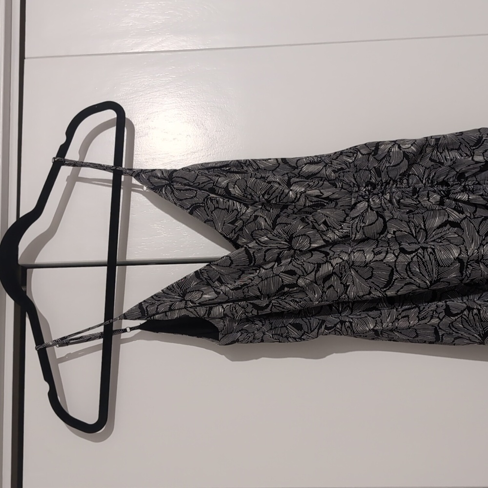 ASTR Black Floral Ruched V-Neck Sleeveless Midi Dress Metallic Size Small - Picture 6 of 10
